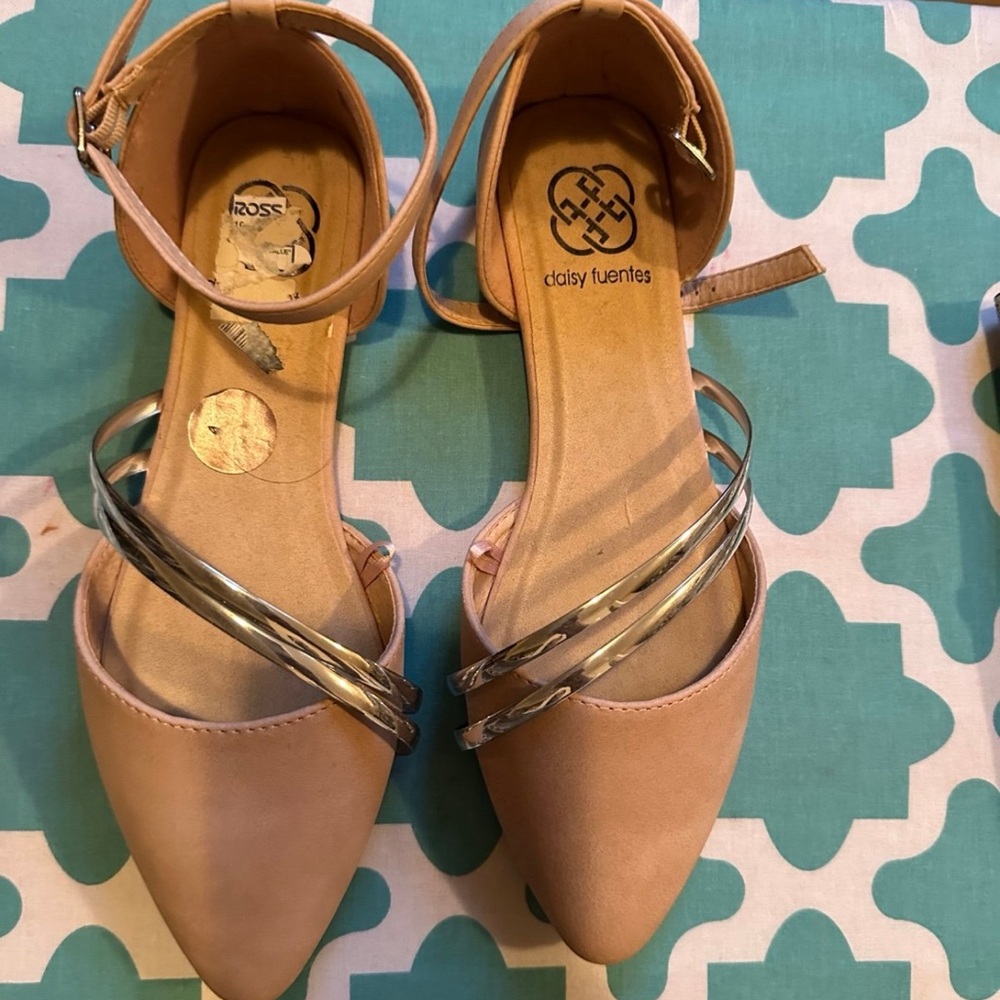 Daisy Fuentes flats
